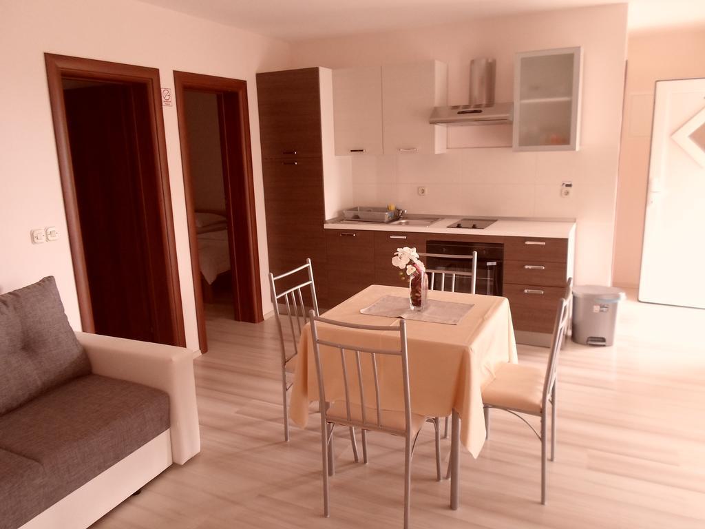 Apartments Annie Rogoznica  Habitación foto